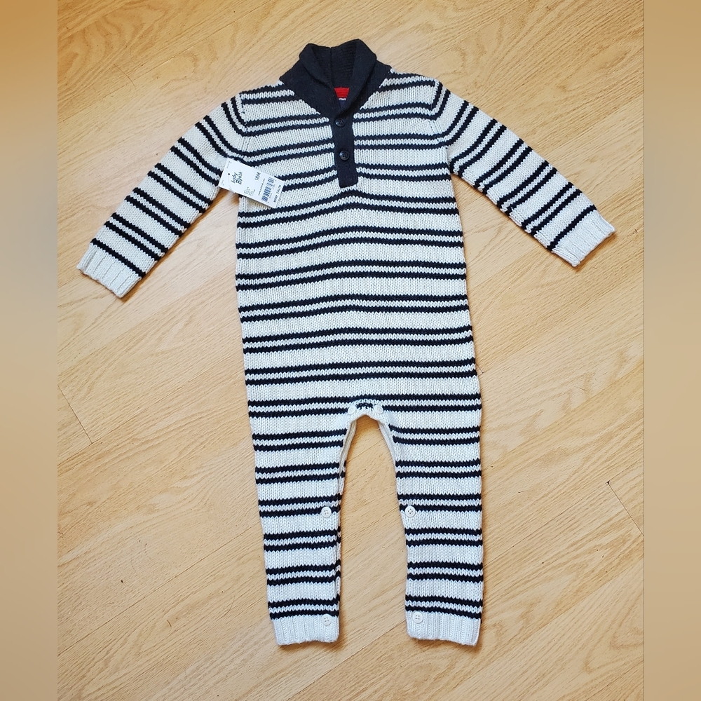 Boy's OshKosh Baby B'gosh Knitted Romper Size 18 M.